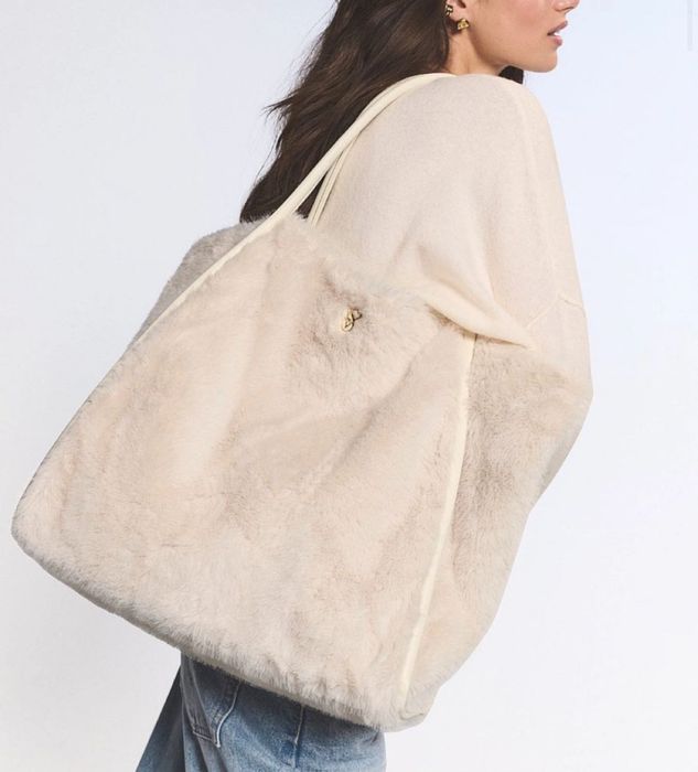 Сумка Victoria Secret Faux Fur Tote Bag