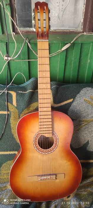 Продам гитару времён СССР