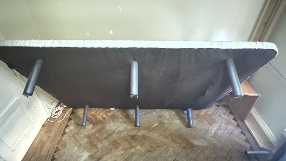 Cama de casal, venda com colchão. 140 x 190cm.