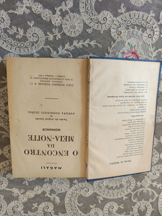 Livro antigo "encontro da meia noite."Magali