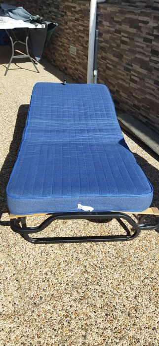 Cama Divã Solteiro c/ Colchão (180cm) – Como Nova!