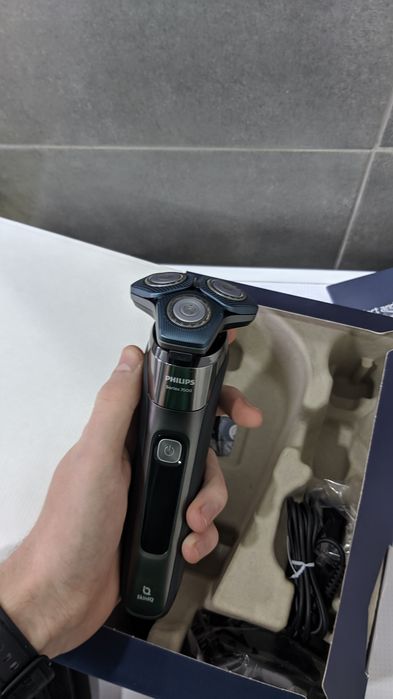 Електробритва Philips серії 7000