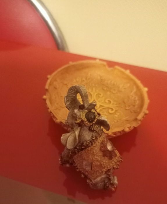 Сувенір слонік с чашей