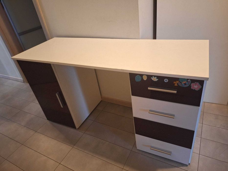 Biurko plus szafa dla dziecka