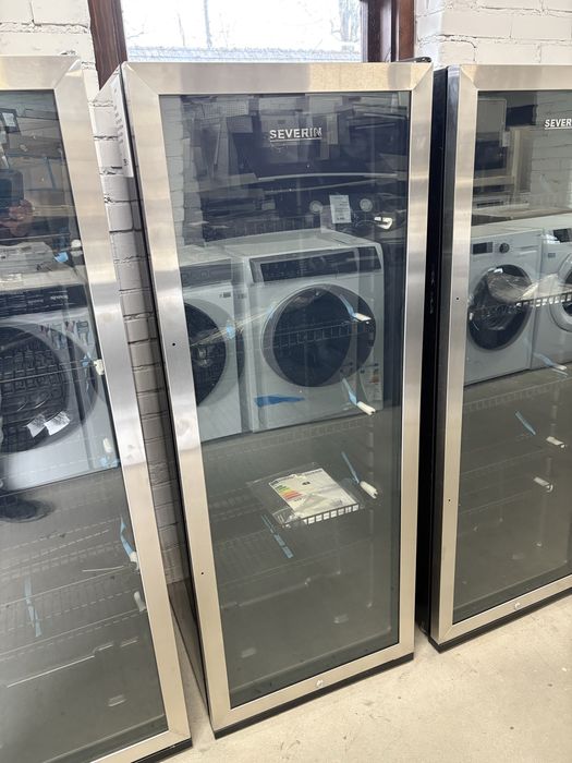 Lodówka witryna chłodnicza na napoje 143 cm