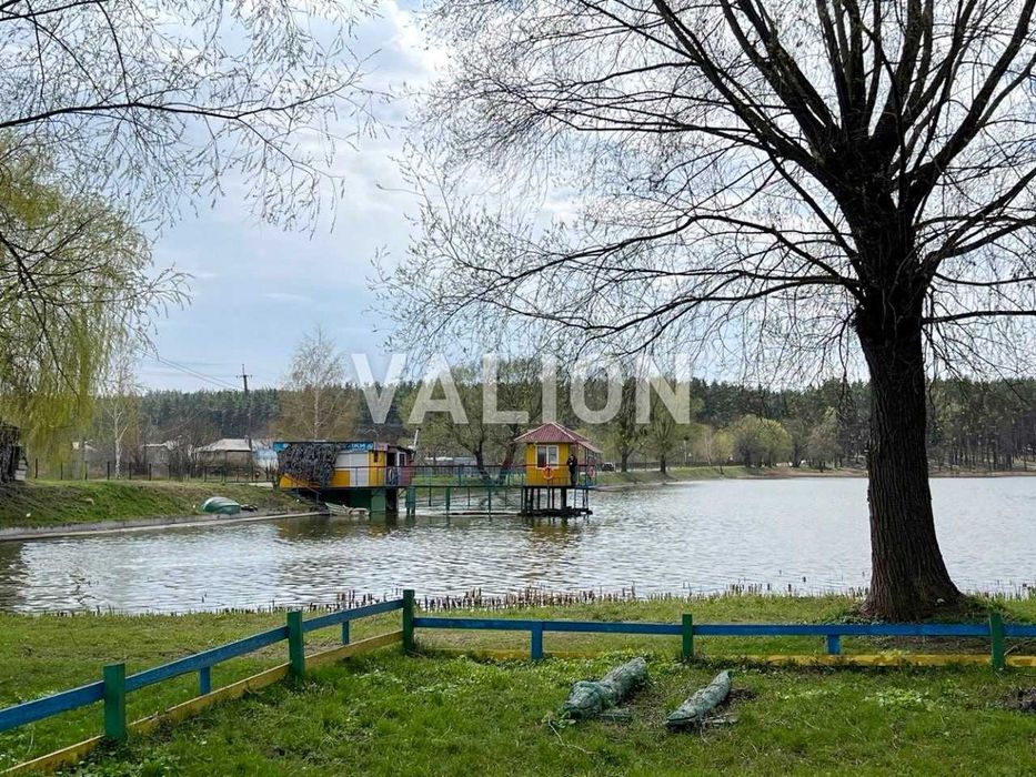 Сучасний будинок с. Кременище, 10 км. від Києва. Без комісії для покупця.