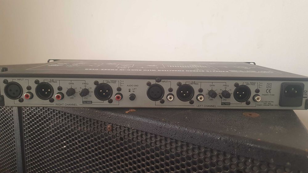 Equalizador / X-over sub - Apart pxq2215