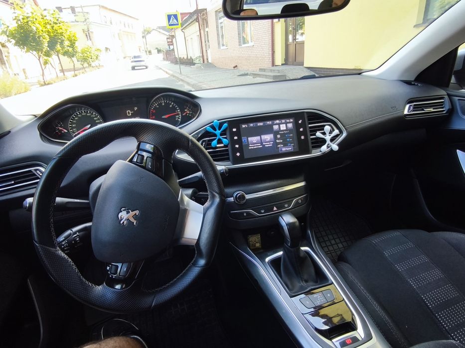 Peugeot 308 base 2015 року