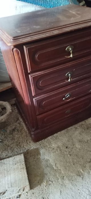 Mesa de cabeceira em madeira