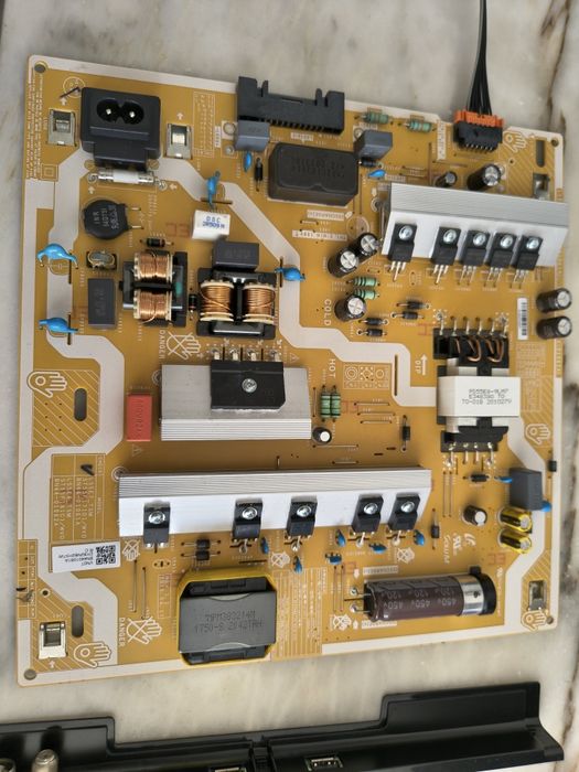 Vendo Fonte de Alimentação (Power Supply) original para Smart TV Samsung de 50" (Modelo exacto: UE50AU7105 / UE50AU7105KXXC).