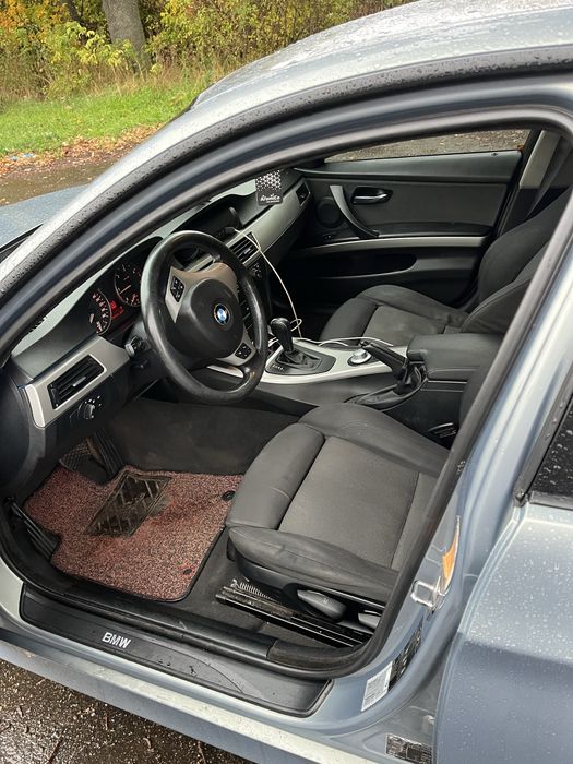 Продам BMW E90 320d