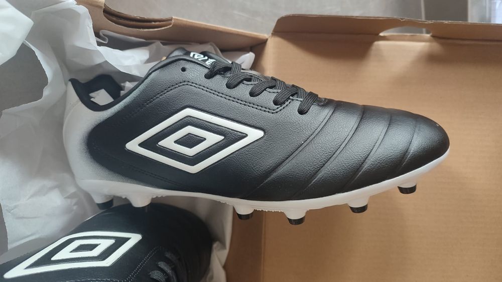 Chuteiras Umbro Calcio Fg