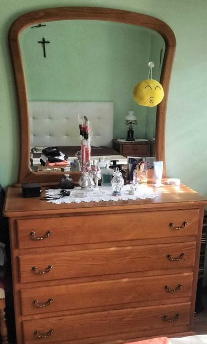 Vendo mobília de quarto madeira cerejeira