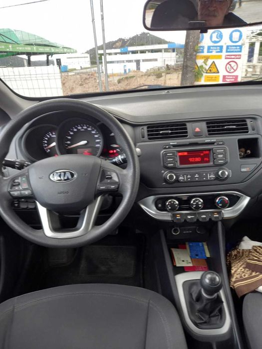 Kia Rio em ótimo estado