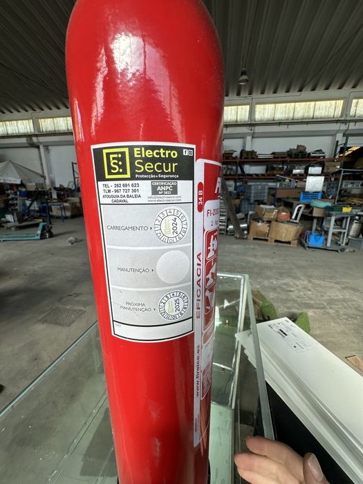 Extintor CO2 2kg novo e cheio