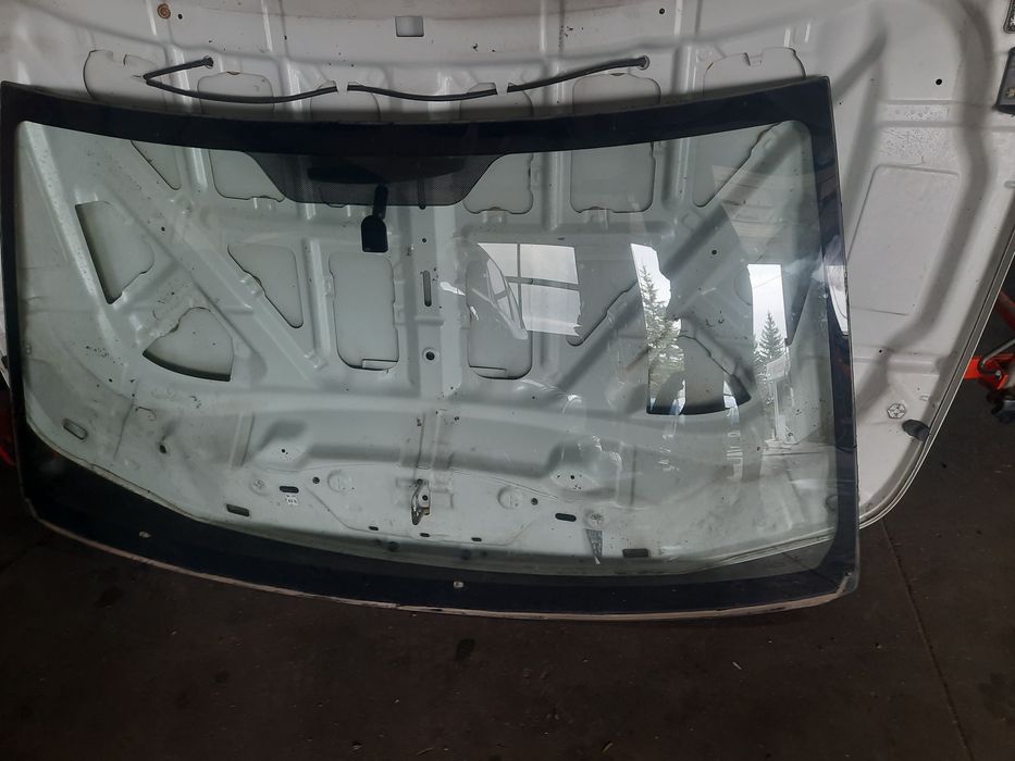 Przednia szyba z lusterkiem wstecznym - Suzuki Grand Vitara 2012