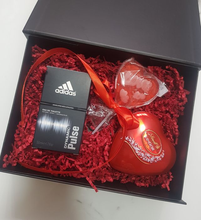 Pudełko z prezentem -perfumy