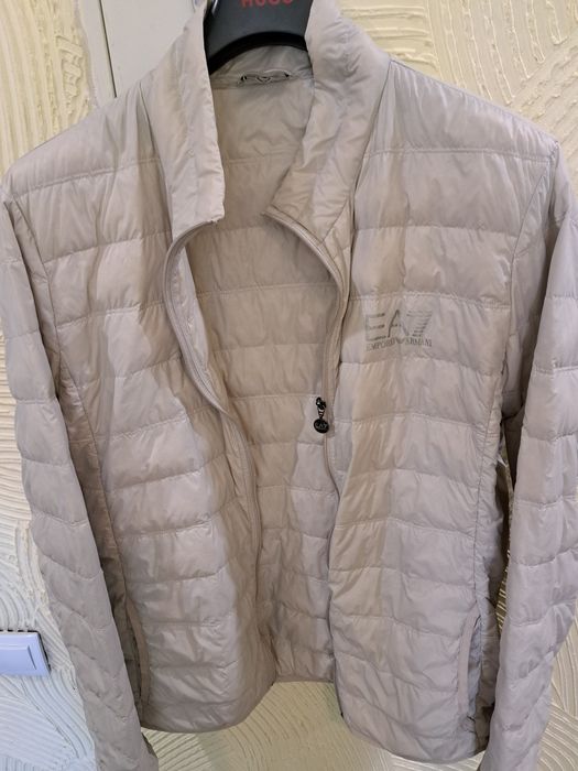 Продам лёгкий пуховик Emporio armani