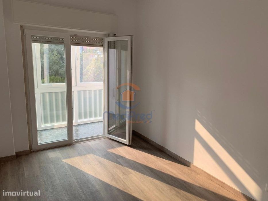 Arrendamento | Apartamento T2 remodelado em Odivelas