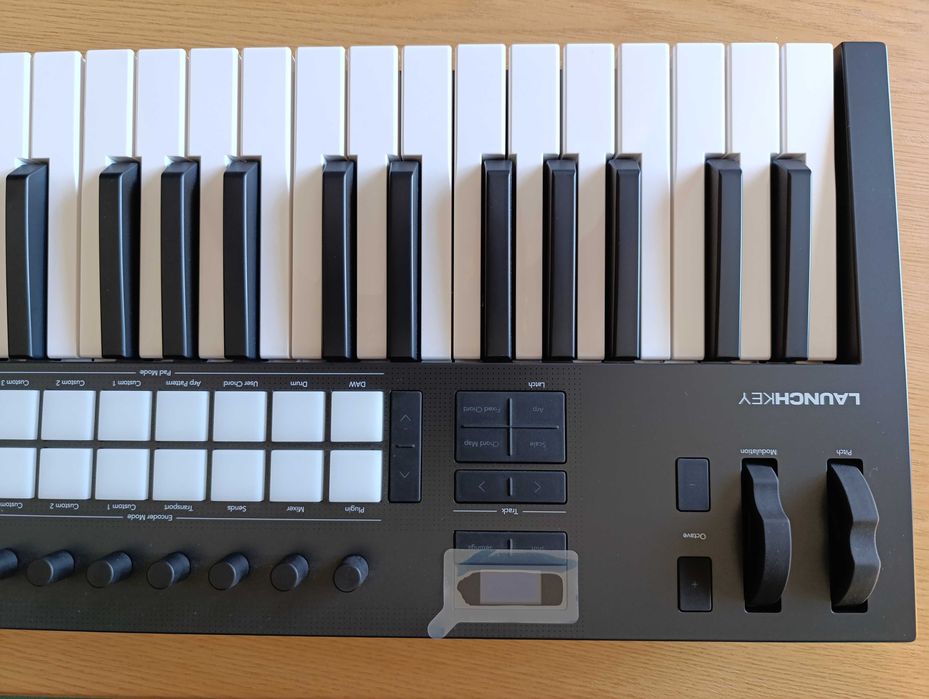 Novation Launchkey 37  Mk4