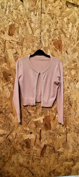 Casaco de malha com aplicação de perolas