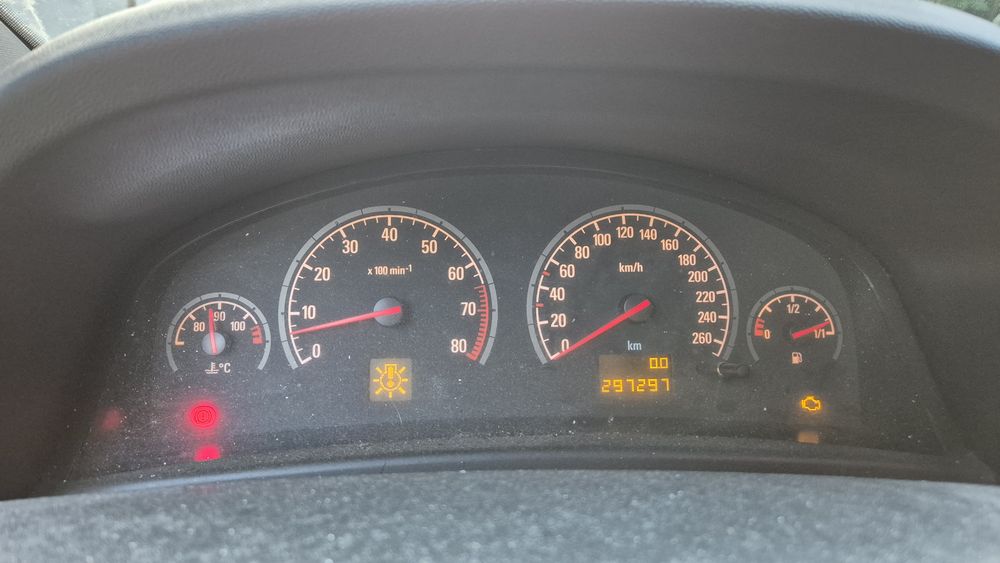 Opel Vectra C 1.8 LPG 122 KM – uszkodzona, odpala, do naprawy