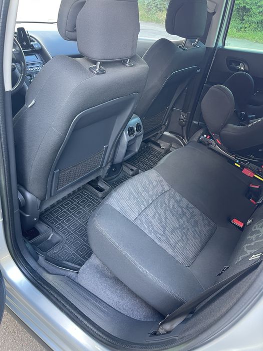 Автомобіль Пежо 3008