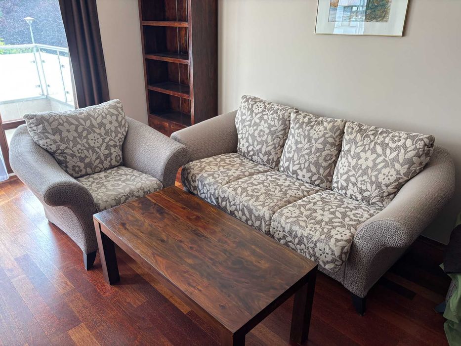 Zestaw wypoczynkowy Aris - sofa, fotel, pufa. Kanapa w super stanie