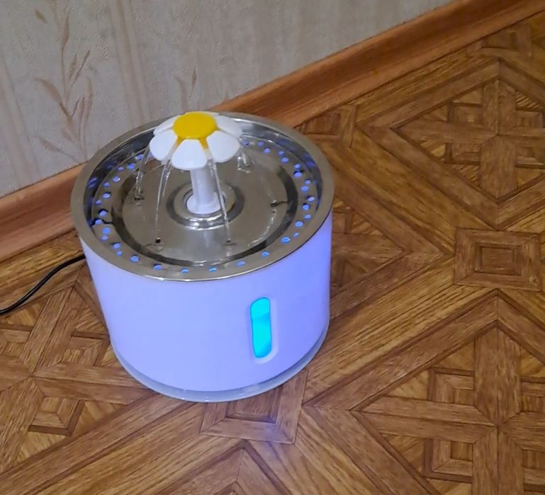 Поїлка-фонтанчик для кота 2.4 л з фільтром/LED підсвічуванням