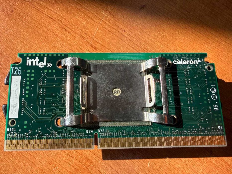 Processador Intel Celeron 266 MHz Slot 1 (SL2SY) - SEPP, sem ventoinha