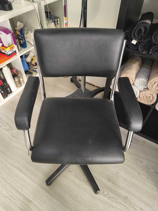 4 cadeiras salão de cabeleireiro