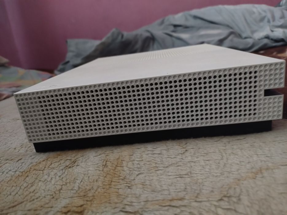 Sprzedam Xbox One S 1TB