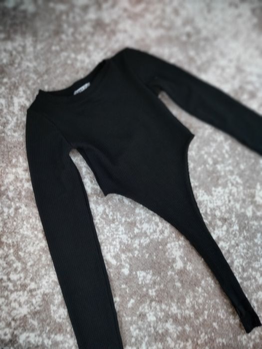 Боді з високою посадкою.