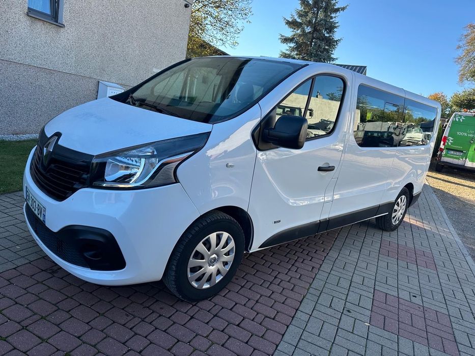 Renault Trafic Long 9 osób