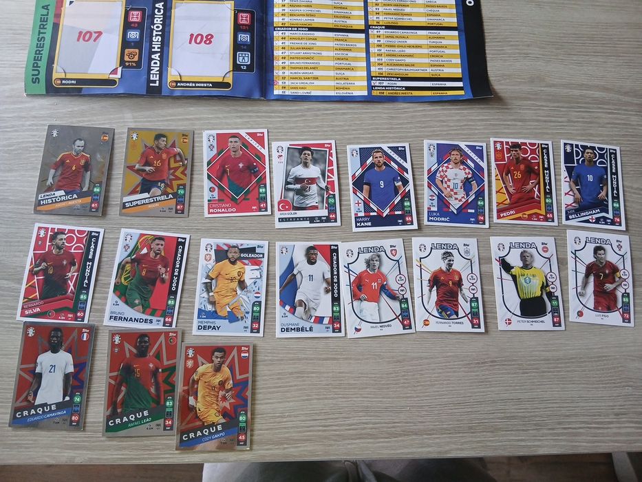 Lote 19 cartas especiais Match Attax Euro 2024 (CR7, Figo, Leão, Bellingham, Iniesta)entre outras menos importantes