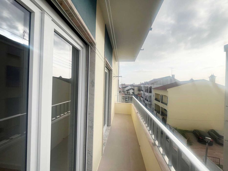 Arrenda-se Apartamento T2 Remodelado - P. NOVO (Centro)