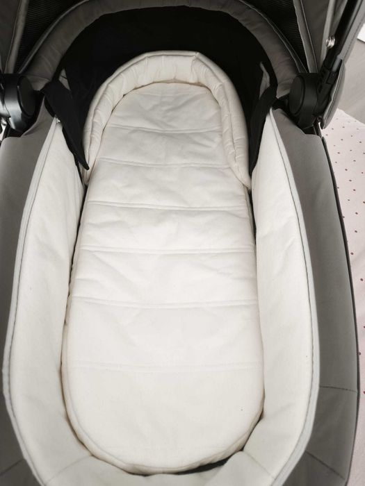 Alcofa Cybex - Modelo Mios Lux 2025 Soho Grey