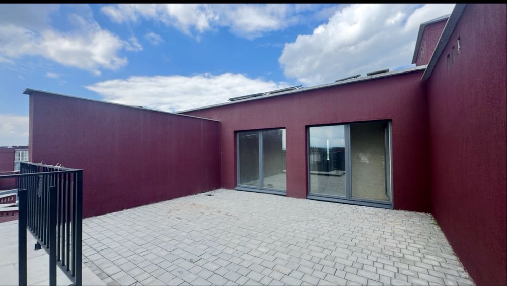 Квартира з терасою у зданому будинку | Вид на гори та річку