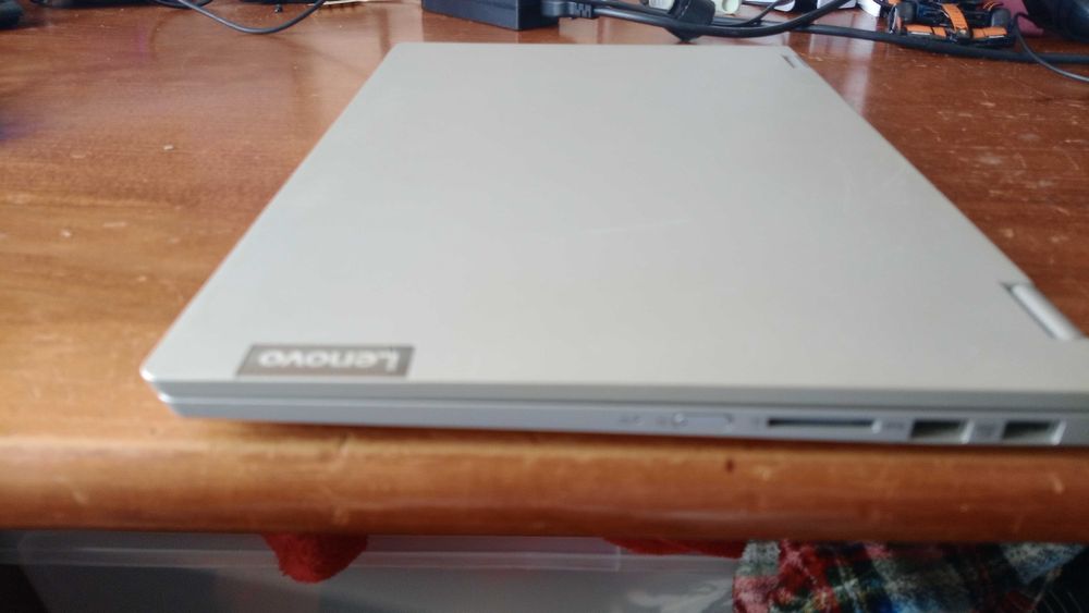 Lenovo Ideapad C340  Intel Core i5