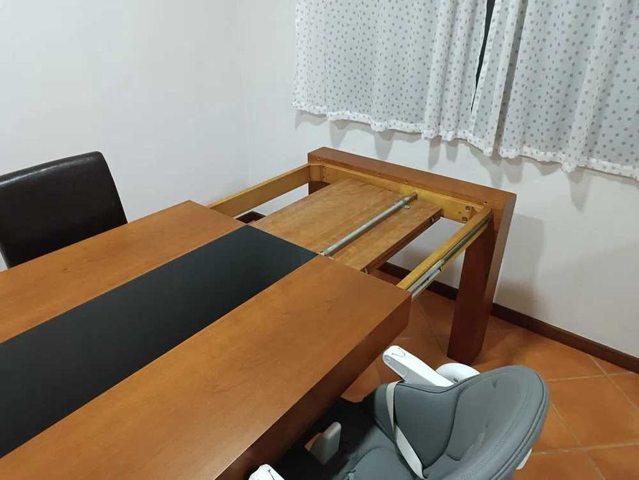 Mesa extensível + 4 cadeiras