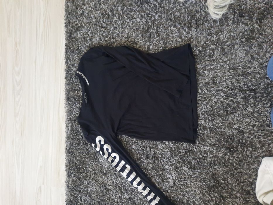 Czarna koszulka basic.