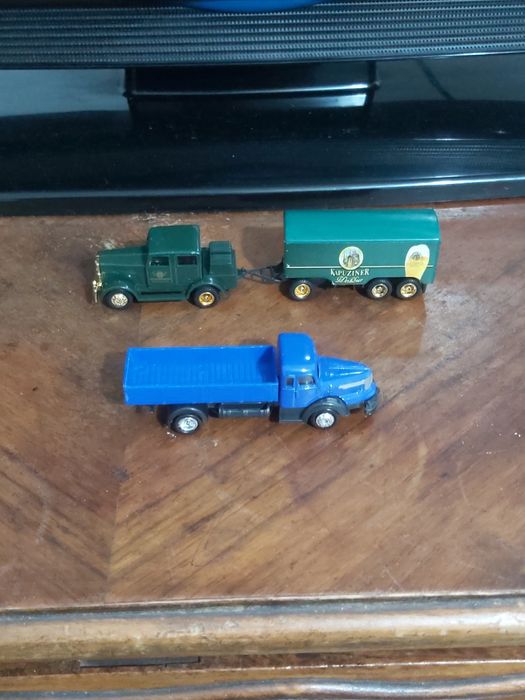 Carrinhos pequeninos de brincar