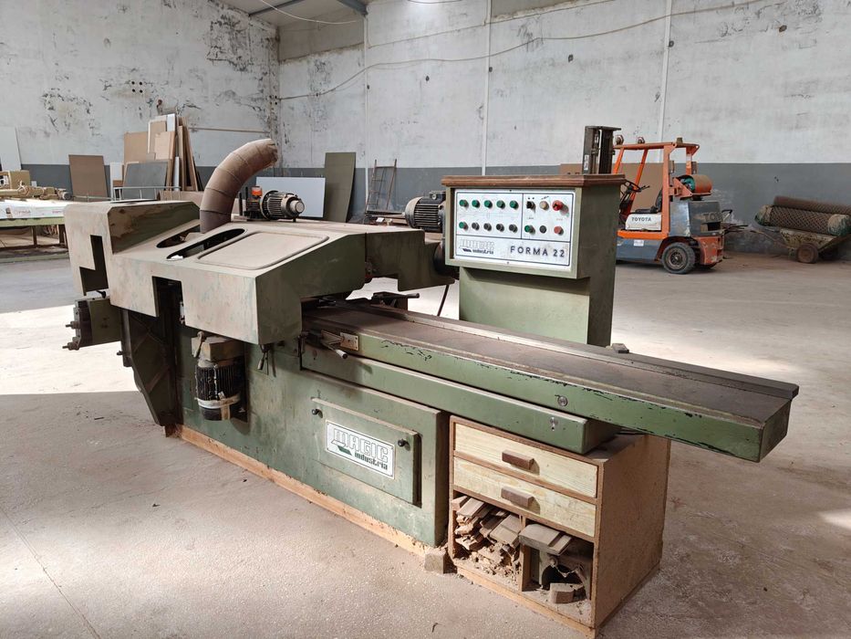 Máquina Molduradora