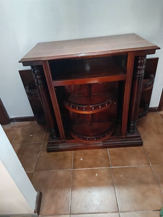 Móvel bar em bom estado.