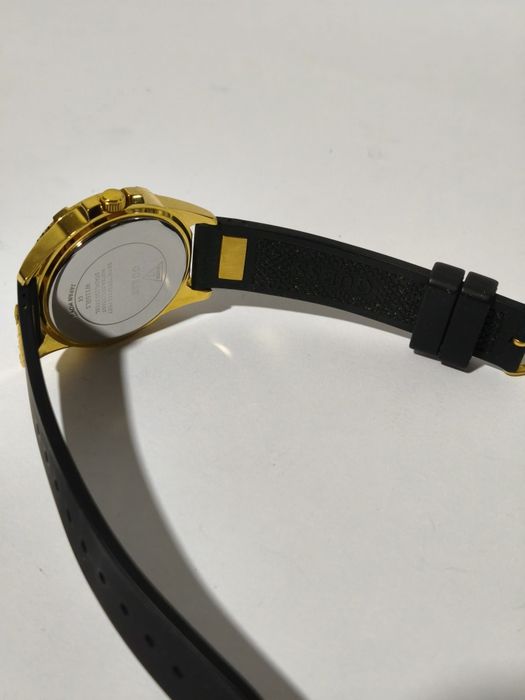 Relógio Guess Lady Frontier W1160L1 – Dourado c/ Cristais & Bracelete Preta