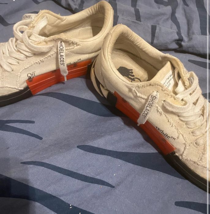 Off white vulcanized