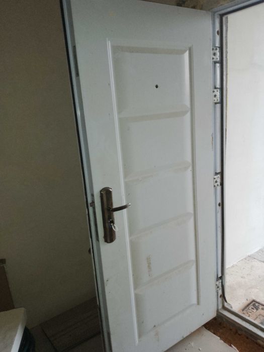 Sprzedam drzwi na budowę domu.