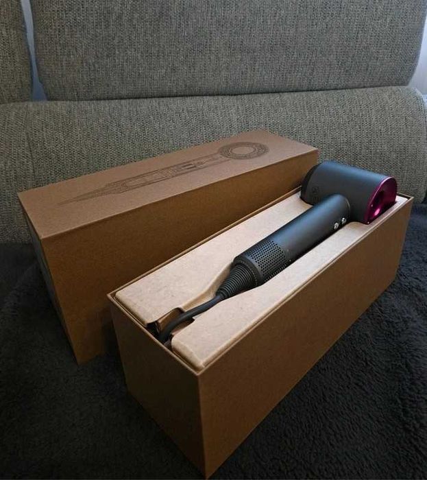 Nowa Stan idealny suszarka do włosów prezent  Dyson HD08