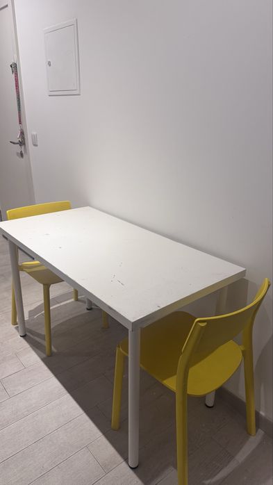 Mesa com 2 cadeiras