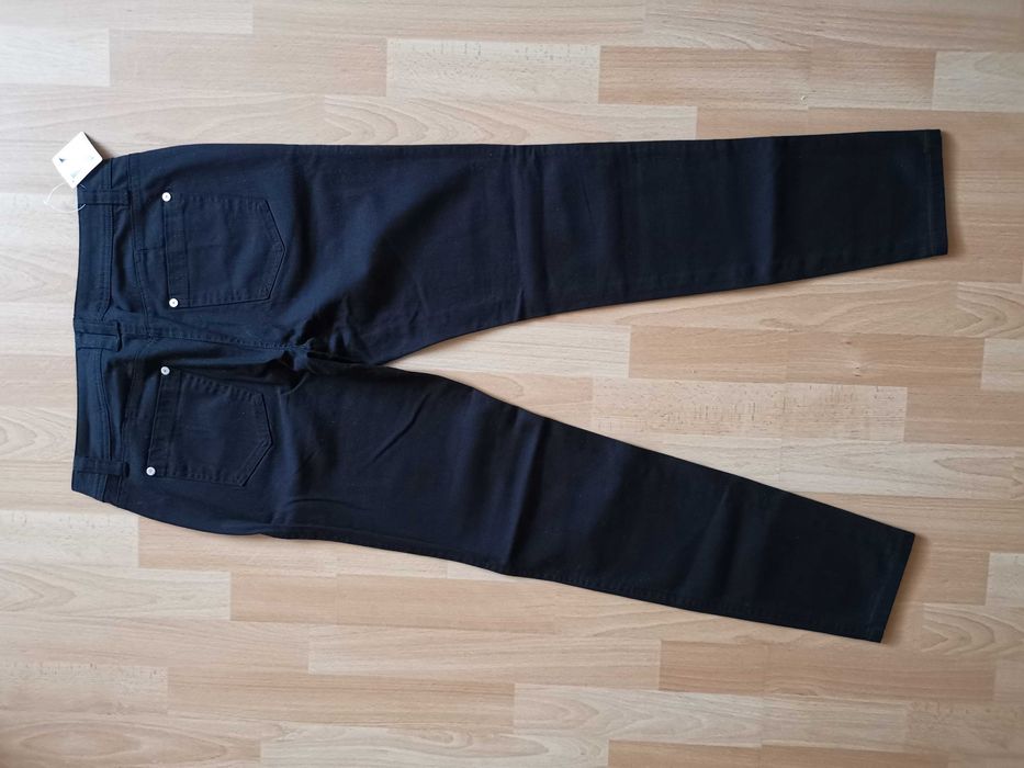 Nowe spodnie jeansowe, czarne r. 40, Body Flirt
